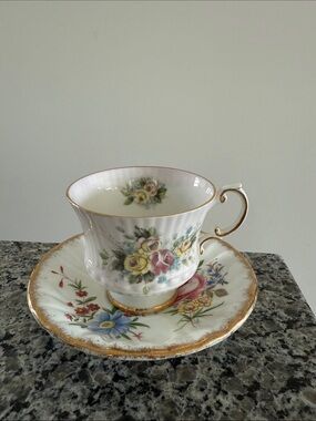 Vintage Elizabethan Fine Bone China England Floral Tea Cup with Gladstone saucer